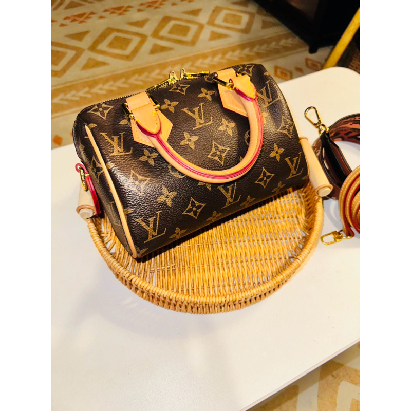 กระเป๋าสะพาย กระเป๋าหนังแท้ กระเป๋าหลุยส์มือสอง LV Speedy Nano 20cm