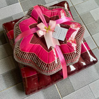 ของรับไหว้ชุดหมอนฟักทอง+เบาะนั่งเล็ก+ผ้าซิ่น/ผ้าข้าวม้า/ผ้าขนหนูราคาส่ง110.-ราคารวมโบว์/ซีนพลาสติกมีบริการป้ายชื่อห้อย