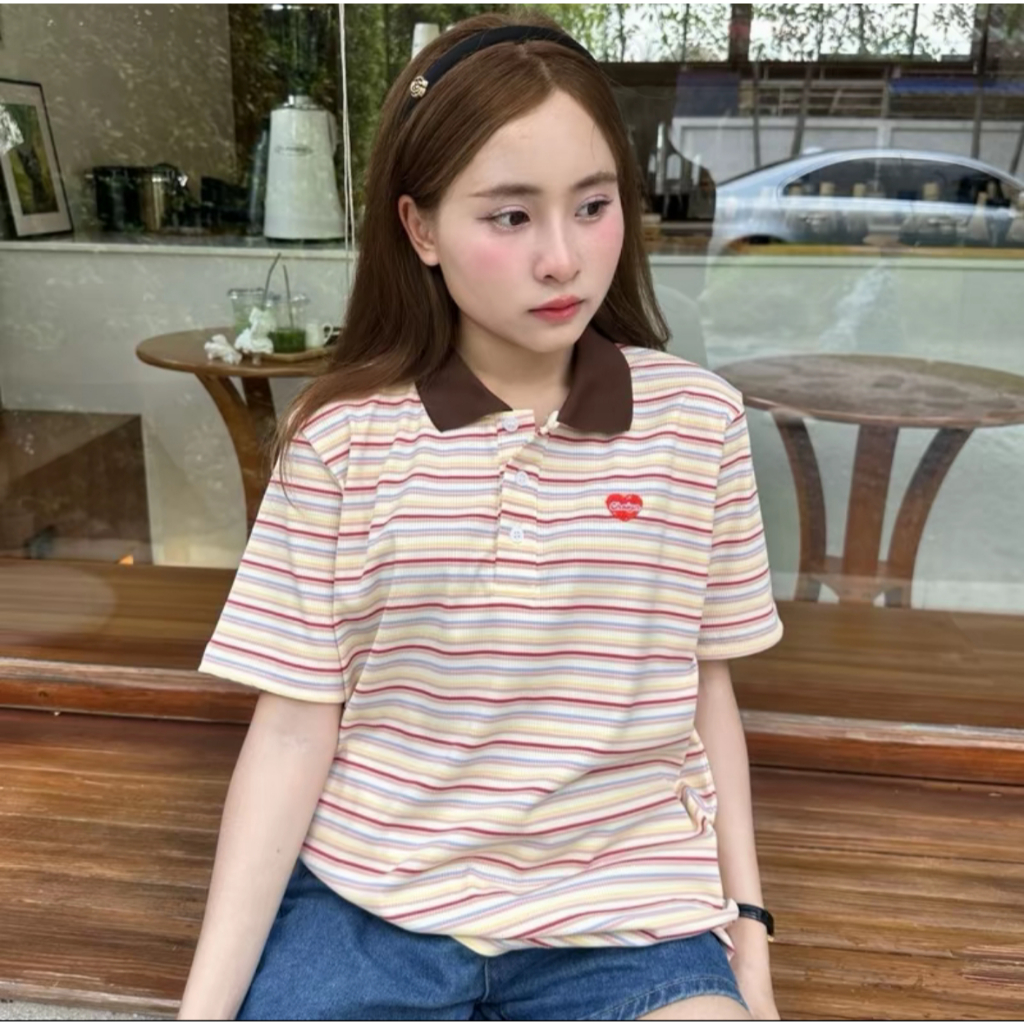 CHALYN รุ่น Nyla (ไนล่า) LM26 เสื้อโปโลคอปกสีน้ำตาล แขนสั้น ลายทาง ปักหัวใจแดง สไตล์เกาหลี ผ้ายืด นุ