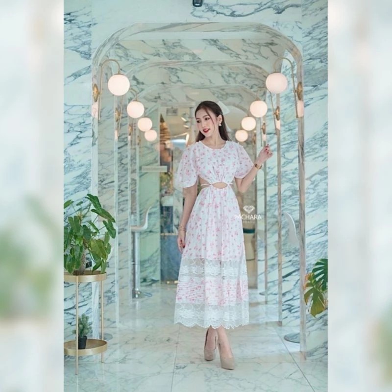 เดรสแขนสั้นสีขาว พิมพ์ลายดอกไม้สีชมพู ป้ายPachara Brand งานส่งต่อ พร้อมส่ง (Size M)