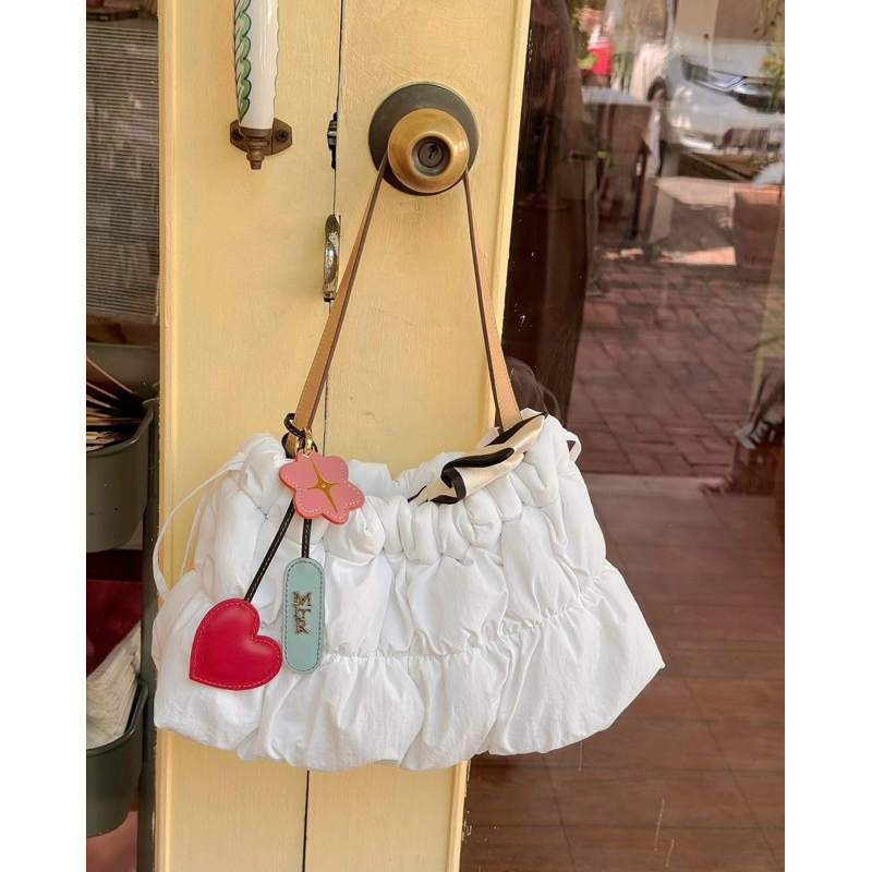 Mitr Scrunchy Medium Bag (White) - มือสอง