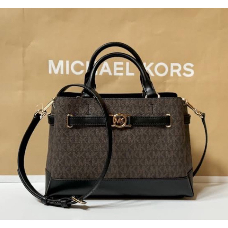 AD🎀(สด-ผ่อน) 35F4G6RS1B เอ็มแค10 นิ้ว Reed Small Belted Logo Satchel Crossbody