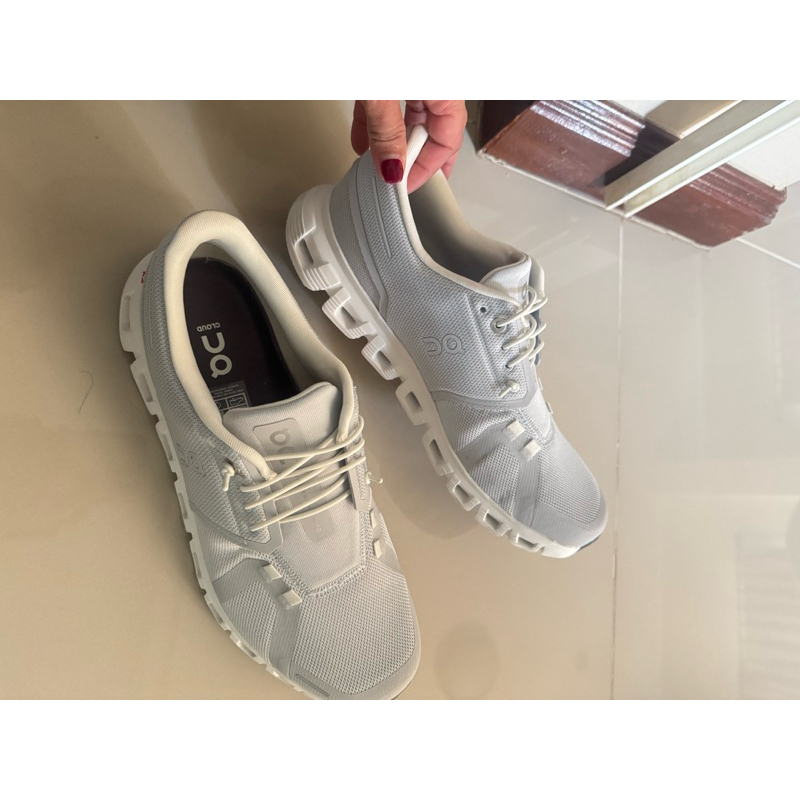 On cloud6 สี Glacier