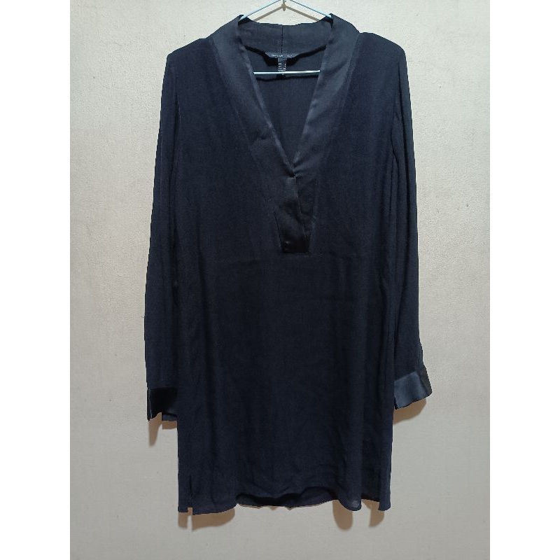 เสื้อคอวี แบรนด์ MANGO