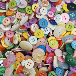 กระดุมแฟชั่น คละแบบคละสี คละไซส์ สุดน่ารัก (ครึ่งโล) สินค้าพร้อมส่ง