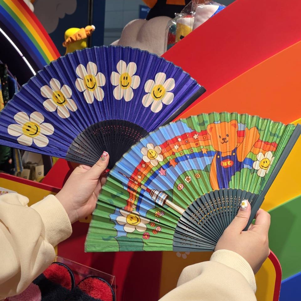 ( พร้อมส่ง ) Wiggle Wiggle Bamboo Floding Hand Fan พัดไม้ไผ่ ราคา ถูกที่สุด ดีลบีเคเค รูปภาพหลัก