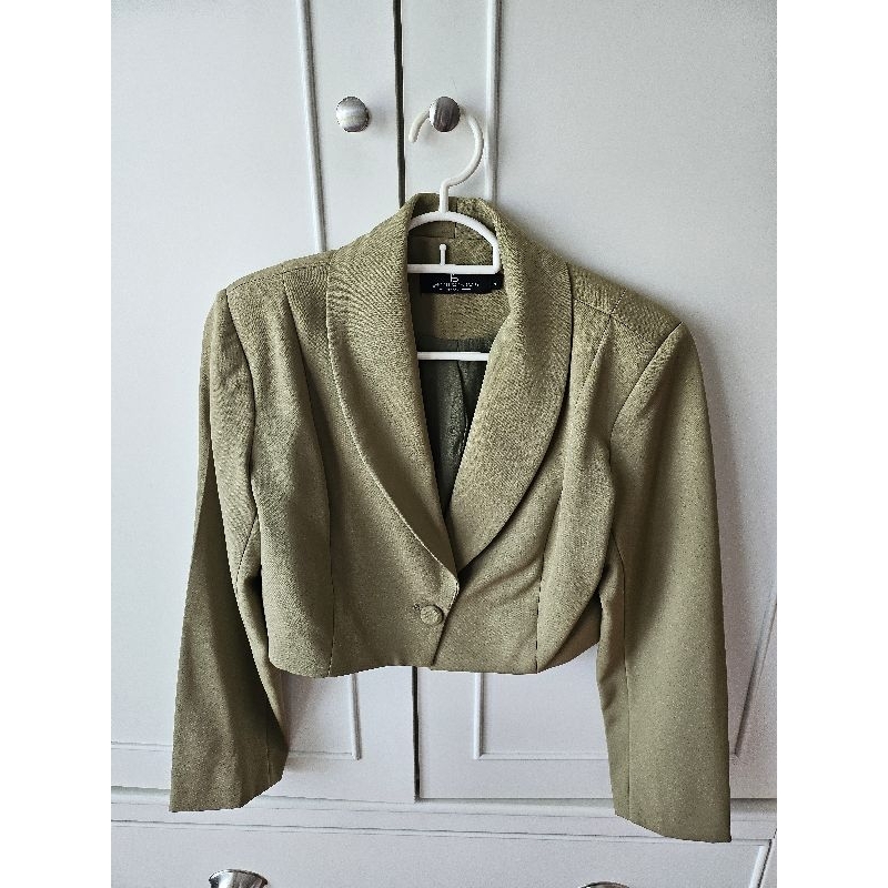 พร้อมส่ง !! USED FASHION STORE  Blazer Crop