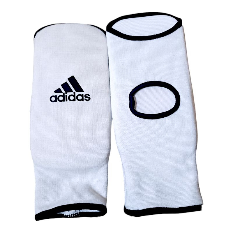สนับเท้าและรัดข้อเท้าแบบผ้า ยี่ห้อ adidas สำหรับฝึกซ้อมเทควันโดและกีฬาต่อสู้ต่างๆ