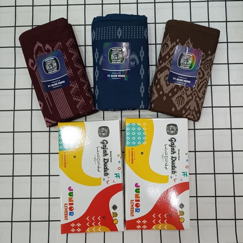ผ้าโสร่งเด็กผู้ชาย  ผ้าไม่ลื่น ผ้าถุงตราช้าง แบรนด์ Gaiah Duduk  กว้าง 186 ซม. ยาว 110ซม. ลายสวยๆ ซับน้ำดี เย็บแล้ว ราคาถูก Shopee Lazada