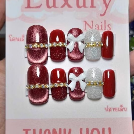 เล็บเจลแท้ 100% แถมฟรีกาวตะไบซื้อครบ 3 ชุดแถมฟรีกาว 401 ทรงยาวกลางสีแดง+ลูกแก้ว อะไหล่โบว์หางสีขาว