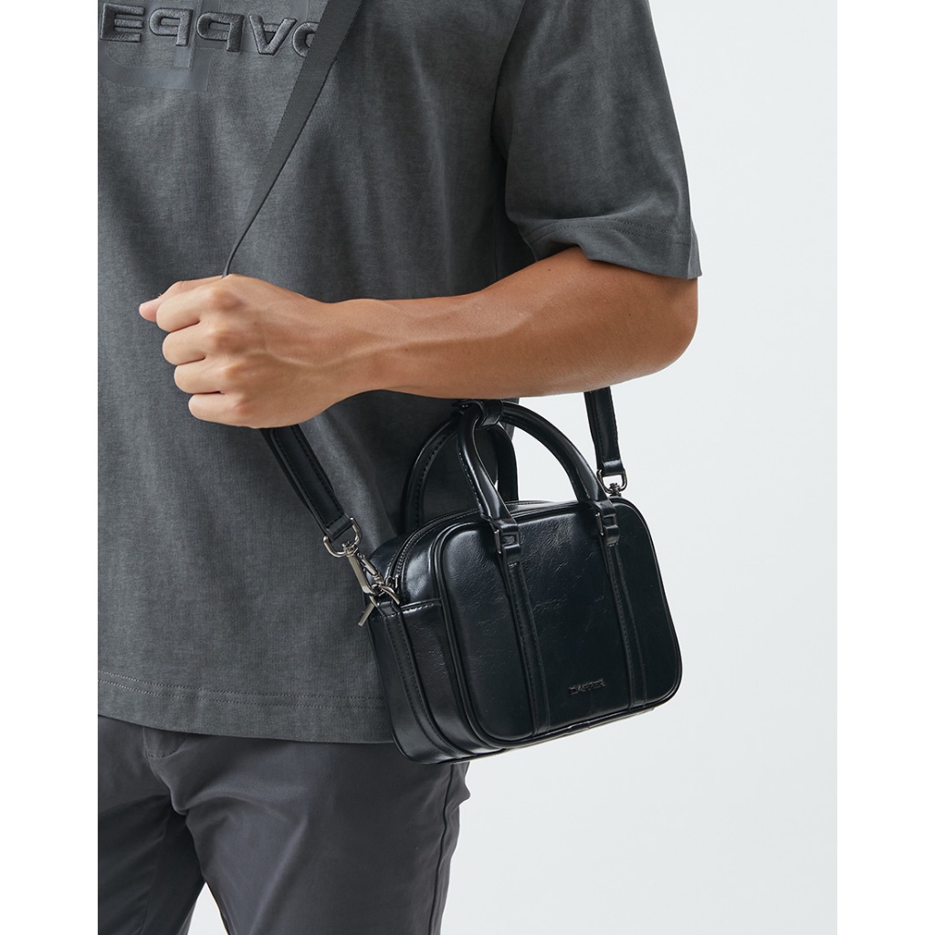 DAPPER กระเป๋าสะพายข้าง Mini Duffle Bag สีดำ (BM5/BK/1290PN)