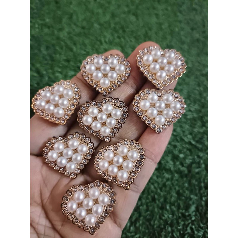 เกสรมุกรูปหัวใจ ขนาด 2*2.5เซน/ ชุดละ 60ชิ้น/ราคาชุดละ120บาท