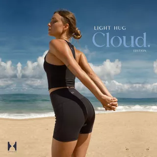 NEW HOURGLASS MINI SHORTS "LIGHT HUG - CLOUD EDITION" เลกกิ้งเก็บทรงขาสั้น 5" เอวสูง รุ่น Light Hug - Cloud