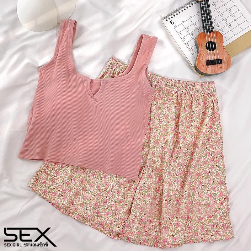 Sexy Girl🍁🍁ชุดนอนแบบใหม่ ชุดนอนใส่สบาย💯💯 มีให้เลือก 3 สี ลายดอกไม้ เรียบง่ายและสะดวกสบาย.