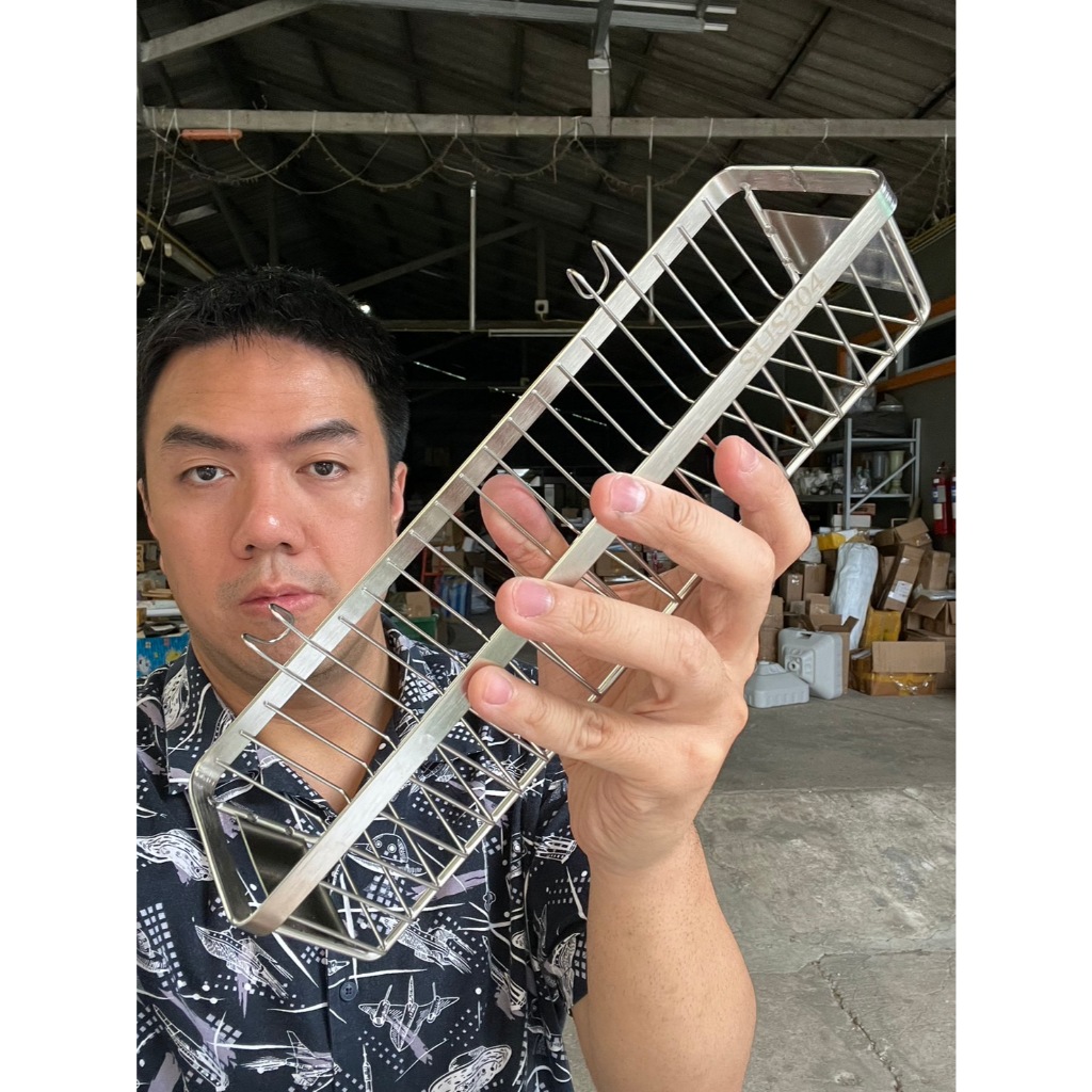 ที่วางช้อนส้อมตะเกียบ แสตนเลส ห้อยแขวนตั้งได้ ขนาน ยาว29กว้าง8.5cmสูง5.5cm ออกใบกำกับภาษีได้ รหัสkornzch52125