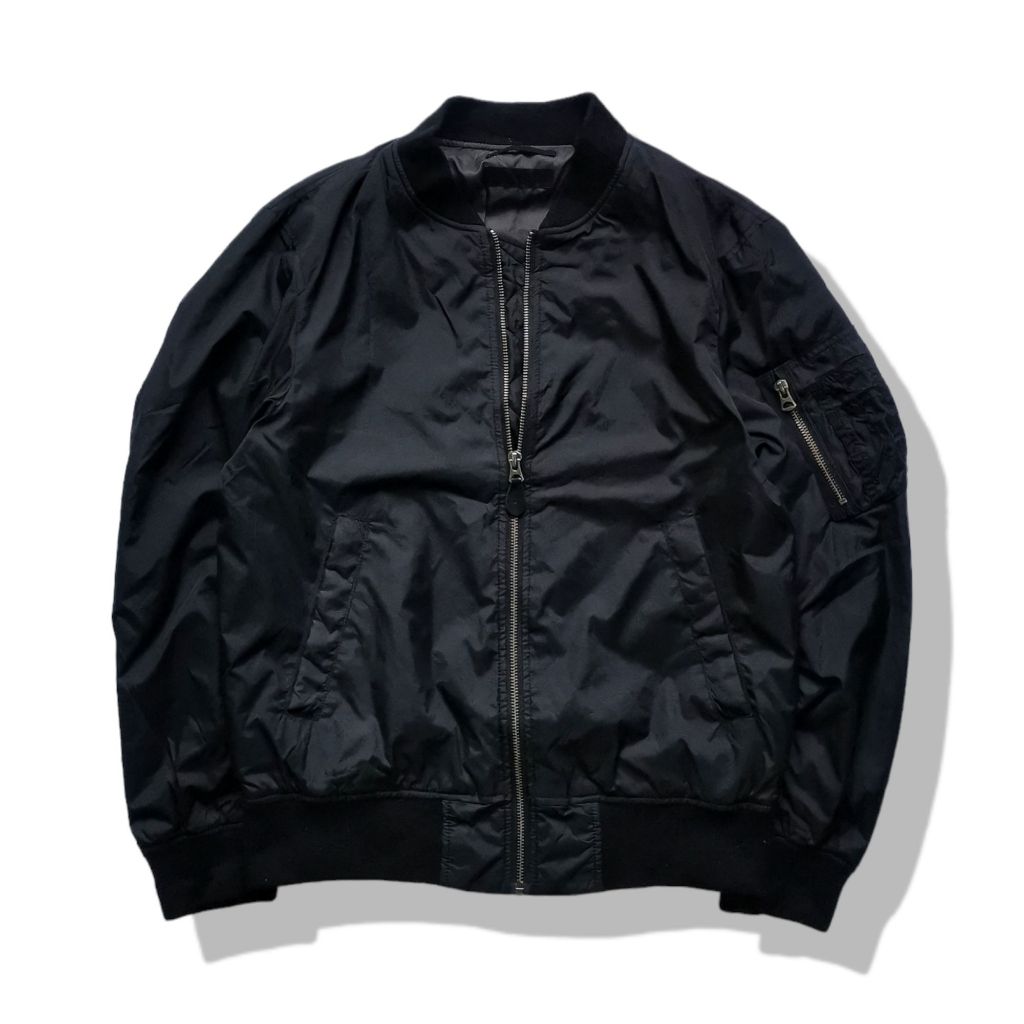 Uniqlo Black Bomber Jacket(L) มือสอง รอบอก 46”