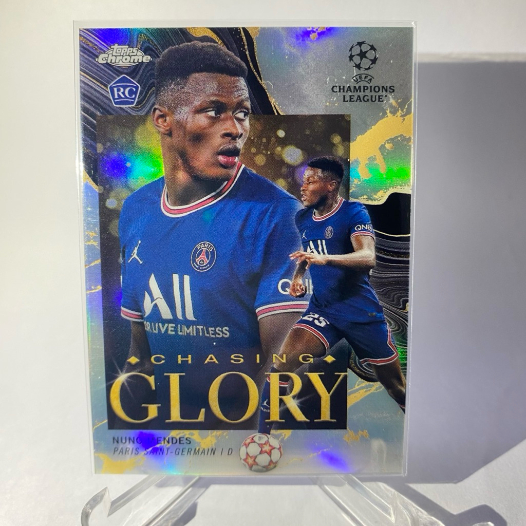 การ์ดนักฟุตบอลสำหรับสะสม NUNO MENDES, RC,  PSG., CHASING GLORY, TOPPS CHROME 2022