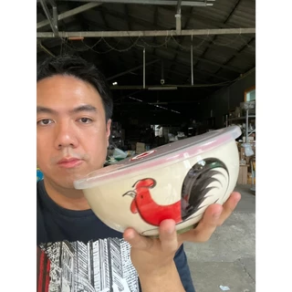 ชามเซรามิกพร้อมฝาปิดสูญญากาศ ชามทรงกลม ชามตราไก่ ขนาด8นิ้ว ลายไก่ชบาแดง เนื้อสโตนแวร์ stoneware งานของลำปาง ออกใบกำกับภา