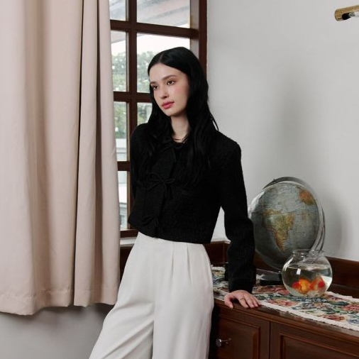 La Mignonne(XS-3XL)Maeve Nora Blazer เบลเซอร์เบลใจบอกเลยว่าขายดีสุดๆ น้องเป็นกระดุมซ่อน และด้านหน้าผูกโบว์ได้เก๋ไปอีก