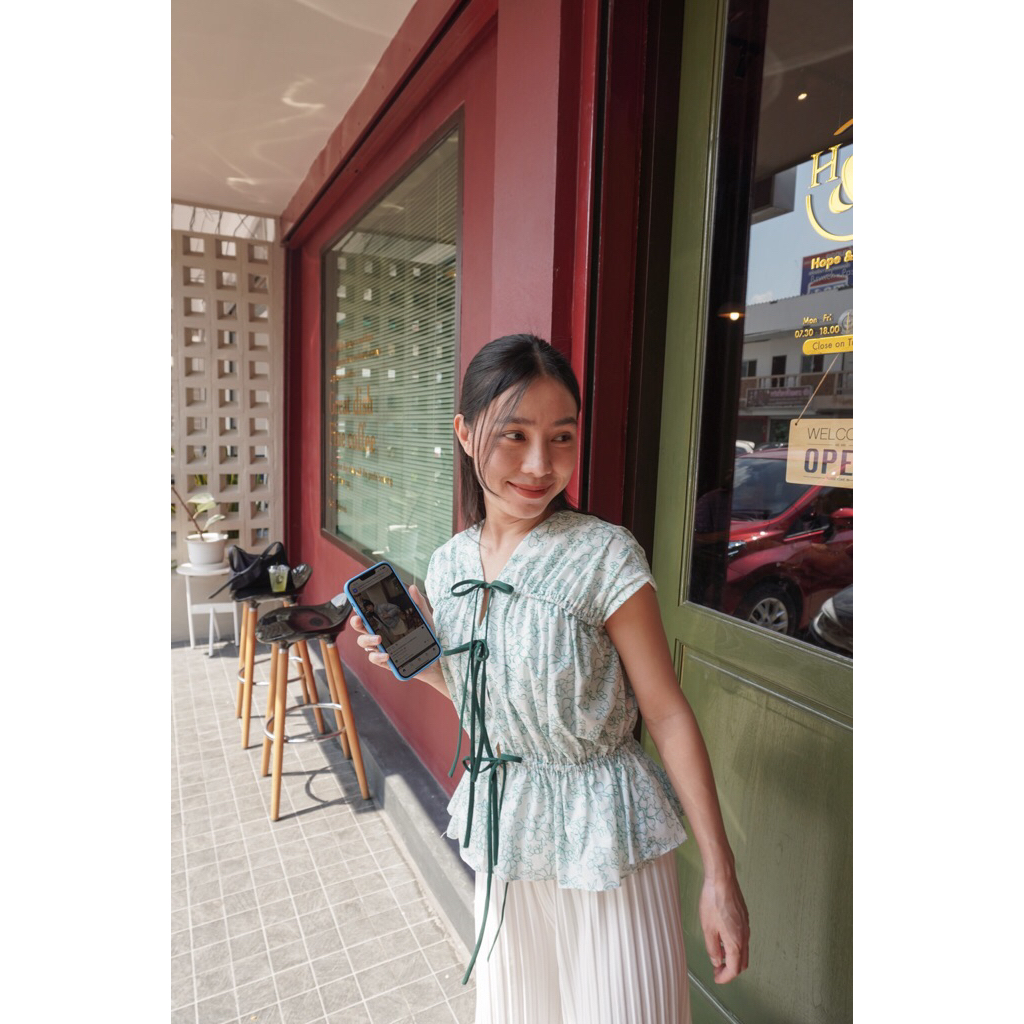 Ellie top เสื้อดีเทลจีบย่น ปรับเข้ารูปช่วงเอว