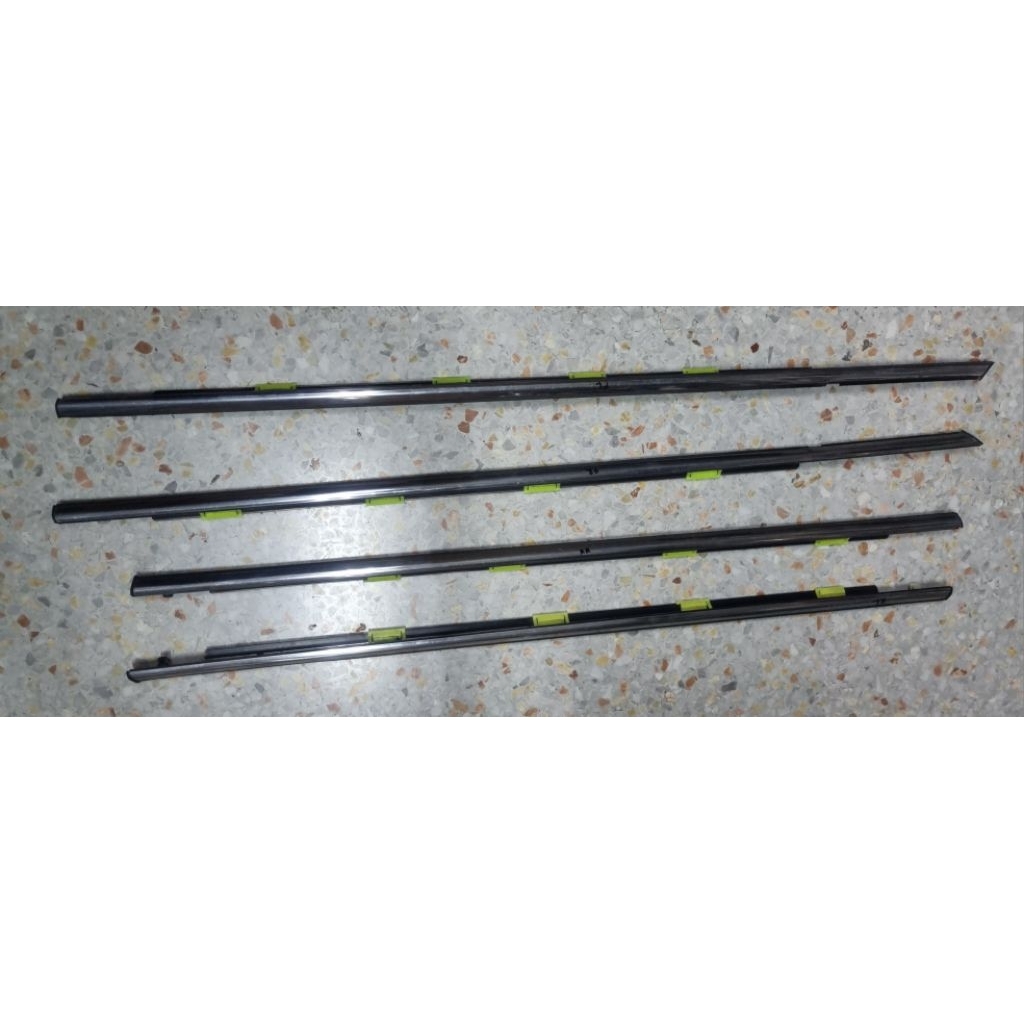 คิ้วรีดน้ำสแตนเลสขอบประตู FR,FL,RR,RLรถยนต์ HONDA CIVIC EK 4D ปี1996-2000 ของแท้ มือสอง สภาพเยี่ยม🎉