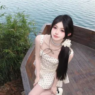 ชุดเดรสลายจุดสีขาวเล็กสไตล์ฝรั่งเศสย้อนยุค Yu Shuxin ฤดูใบไม้ผลิและฤดูร้อน 26 ใหม่ กระโปรงสั้นทรงพองสไตล์เจ้าหญิงระดับไฮ