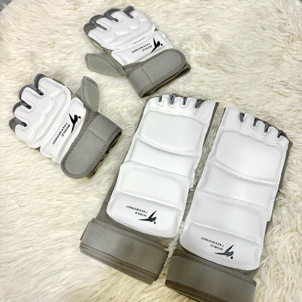 C6# ถุงมือ ถุงเท้า คนเตะ WORLD TAEKWONDO นวมแบบเปิดนิ้ว เทควันโด เทควันโด้ นวมชกมวย นวม MMA ถุงมือฟิตเนส