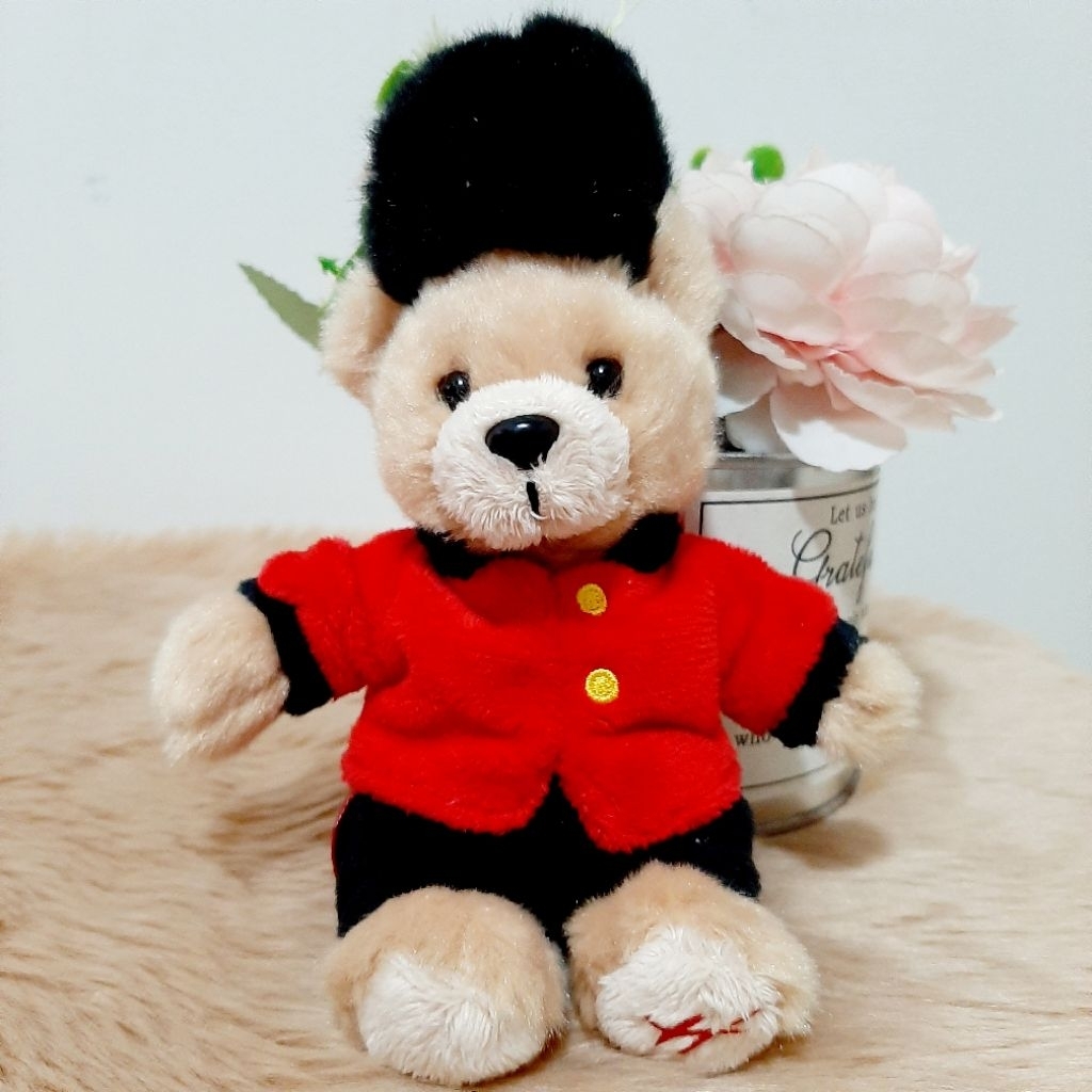 ตุ๊กตาหมี Hamleys Guardman Teddy Bear (พวงกุญแจ)