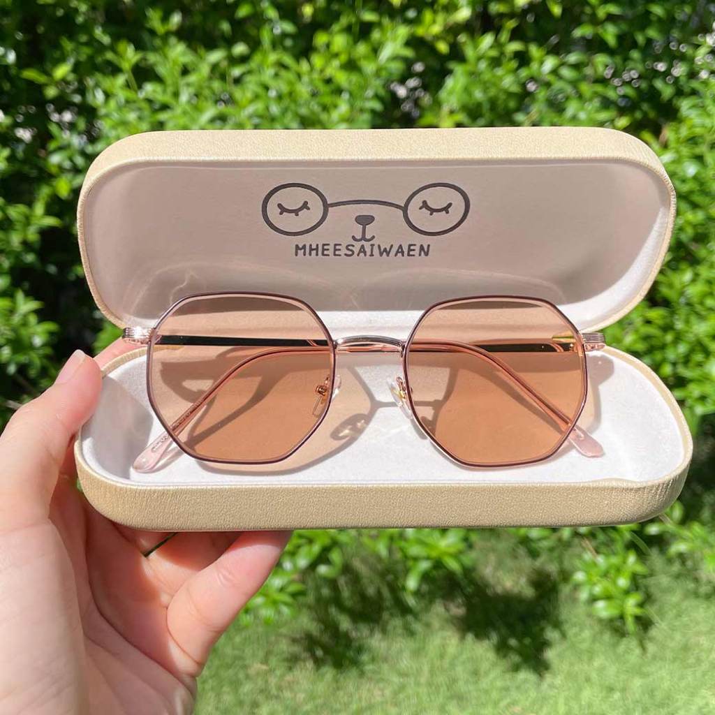 แว่นสายตาสั้น ตัดแว่น มัลติโค้ต  ออโต้ ออกแดดเปลี่ยนสีชาน้ำตาล รุ่น betty หมีใส่แว่น