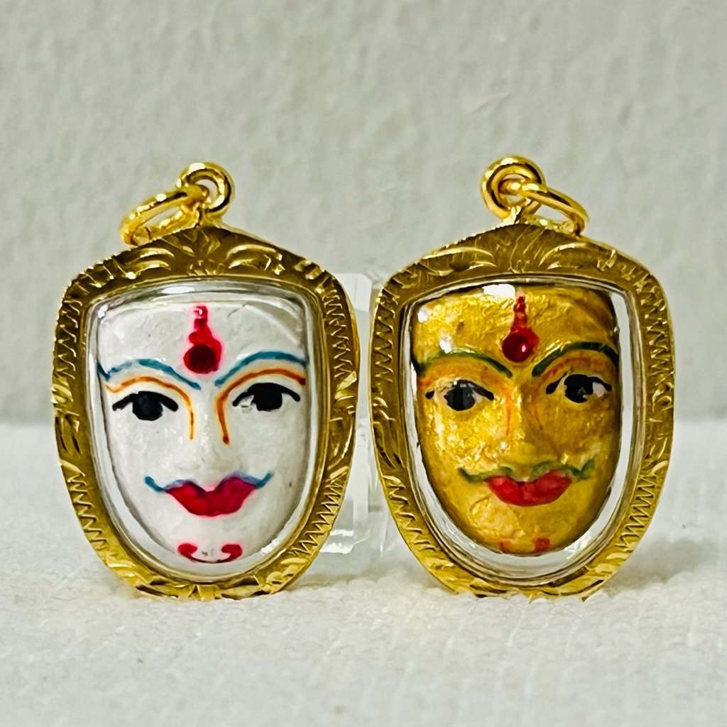 พระลักษณ์ หน้ากากพระลักษณ์ จี้ ใส่เสริมฮวงจุ้ย ขนาด 2.5x3.5 cm. เลี่ยมกรอบสีทอง