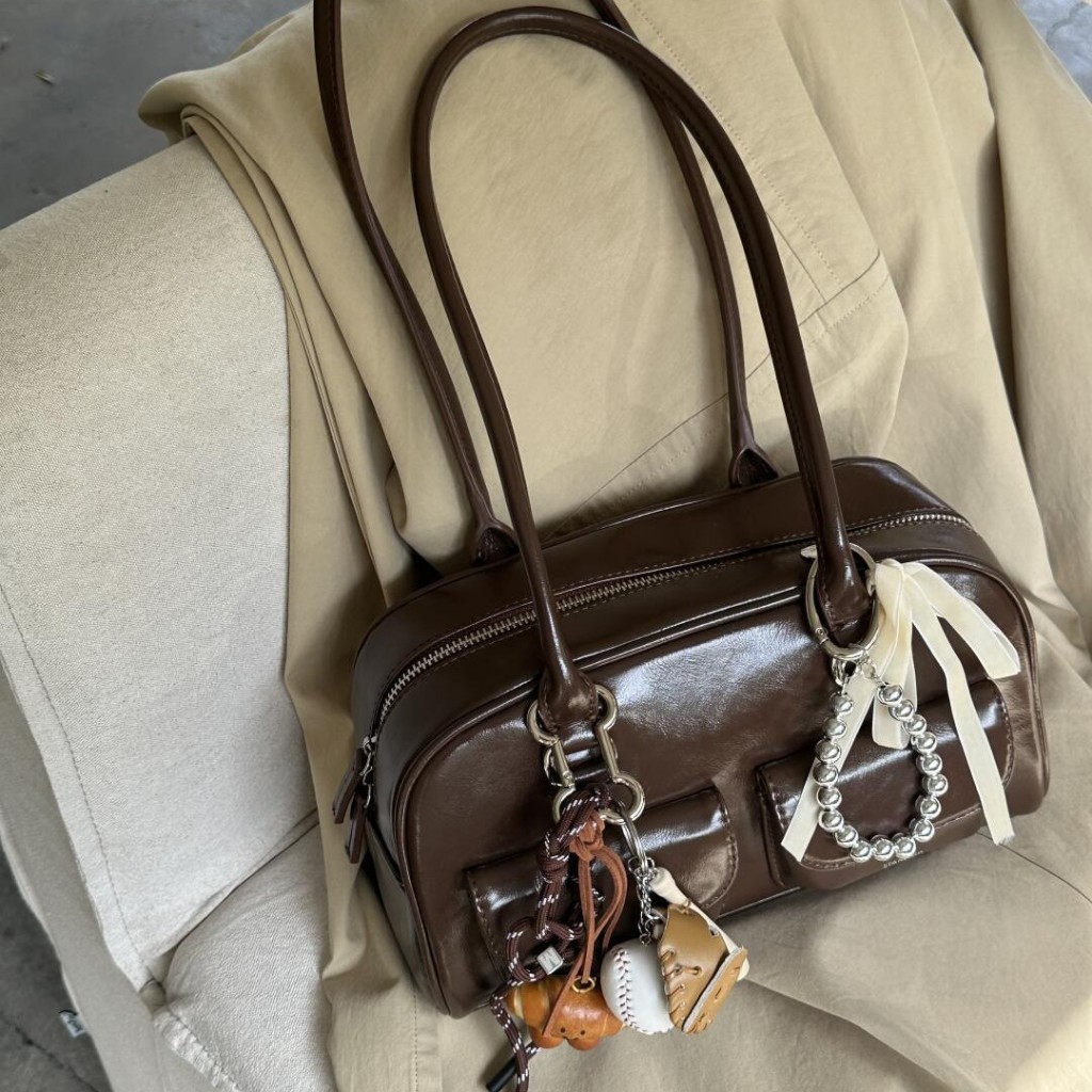 วินเทจขี้ผึ้งผิววัสดุใหม่โบว์ลิ่งกระเป๋าเกาหลี Xu Yunzhen น้องสาวเดียวกันกระเป๋าสะพายขนาดใหญ่ความจุกระเป๋ากระเป๋าสะพายไห