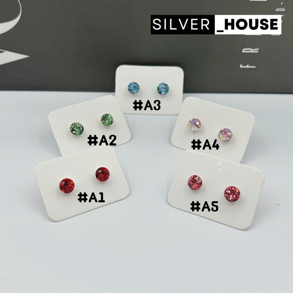 ต่างหูคริสตัล​ก้านพลาสติก​ ขนาดคริสตัล 6mm.​ พร้อมแป้นจุกหลัง​​ เล่นแสงวิบวับค่ะ