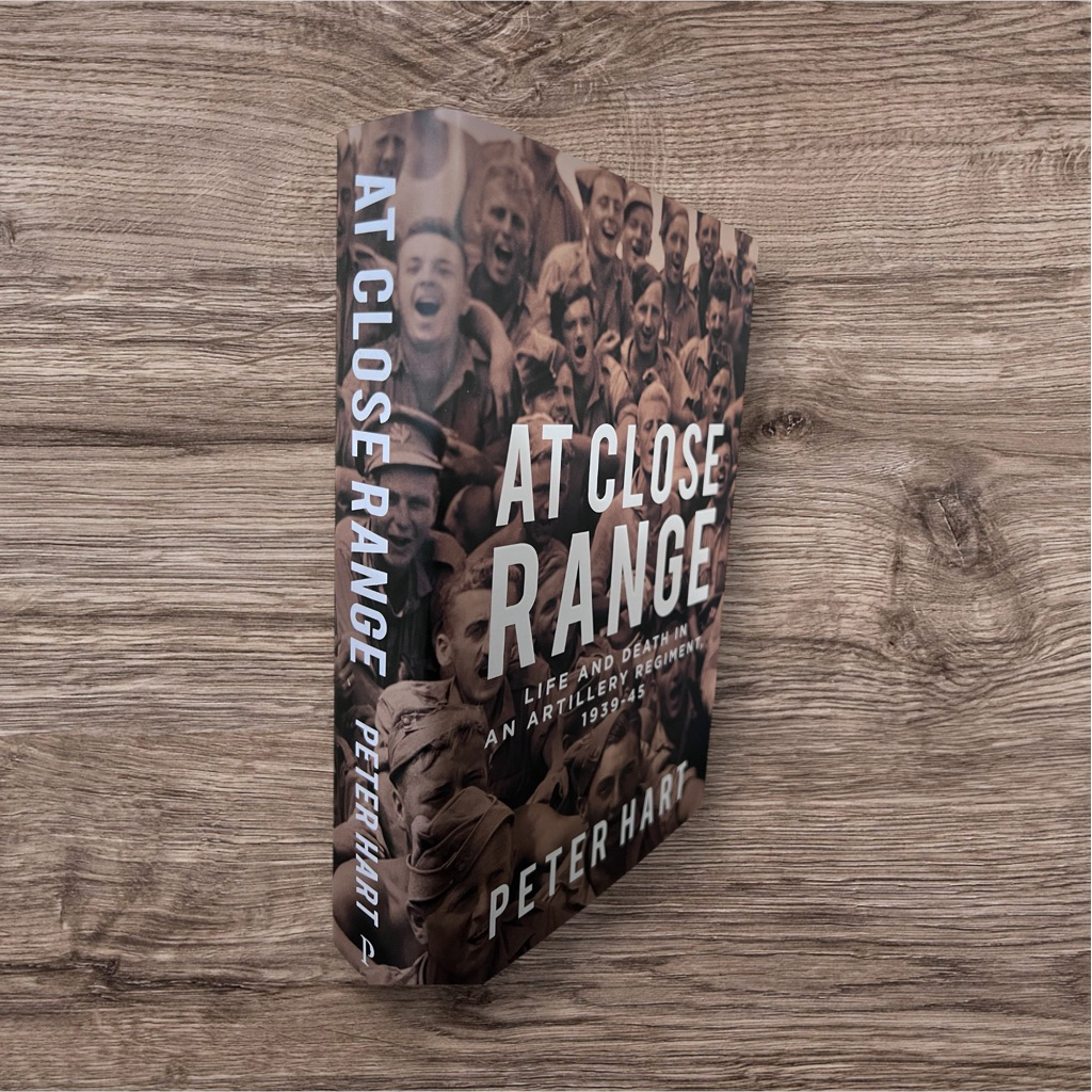 (หนังสือภาษาอังกฤษพร้อมส่ง)  AT CLOSE RANGE (T2)