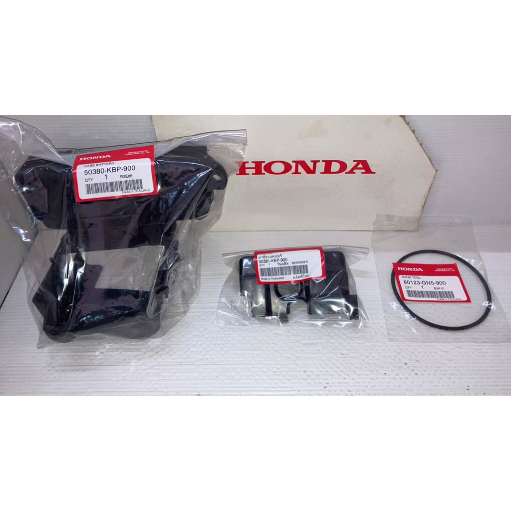 สายรัดกลองเครื่องมือ กล่องใส่แบตเตอรี่ แดช HONDA Dash125 2T *ไม่รวมฝาปิด* (แท้ศูนย์ฮอนด้า) 50380,50381-KBP-900