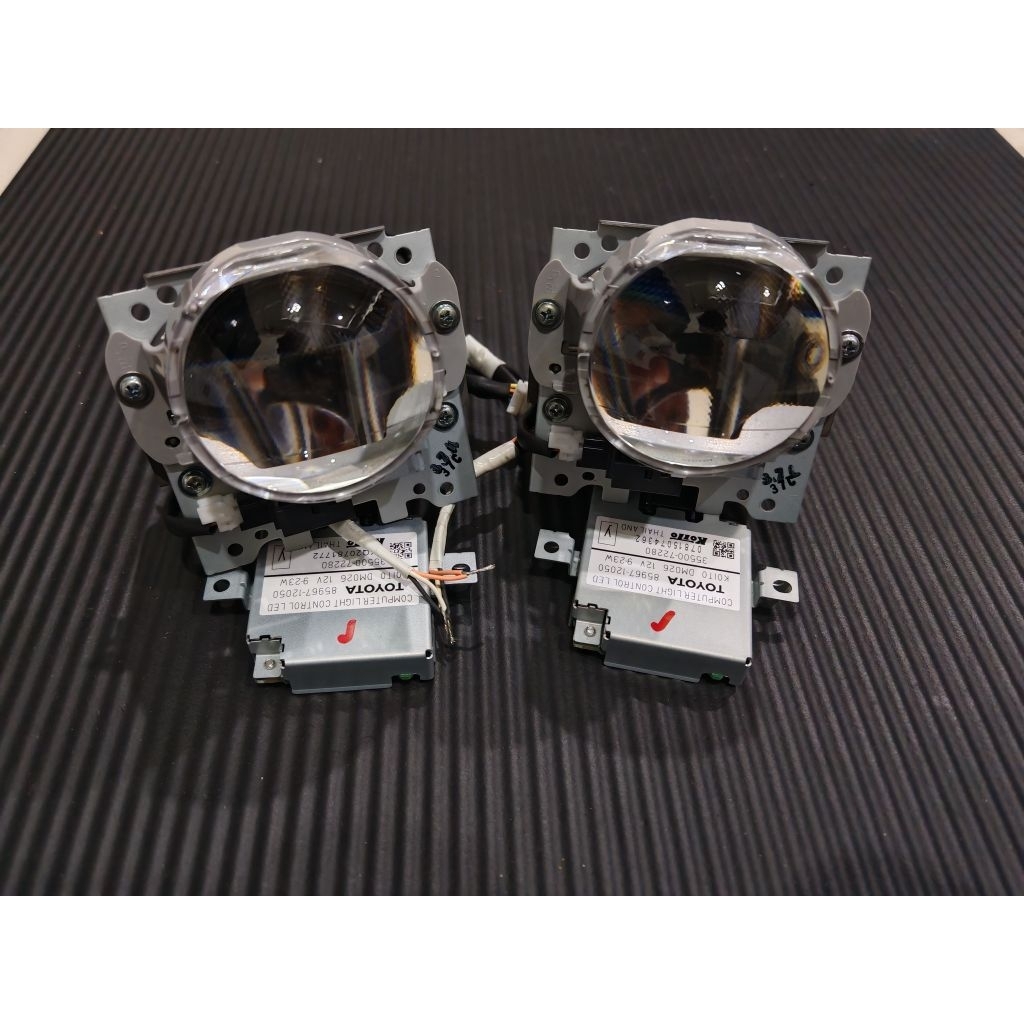 ไฟโปรเจคเตอร์ รีโว่2023 ไฟสูงต่ำ2.5นิ้วถอดแท้ ราคาต่อ1คู่