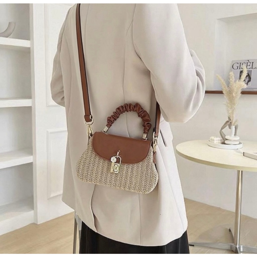 B349)Straw woven bag new popular fashion crossbody bag casual women's bag artistic style hand-held small square bag