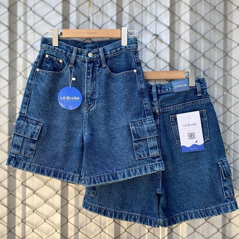 LABLUSA - LBS118 : กางเกงยีนส์ขาสั้นคาร์โก้สีสโนว์ยีนส์ ผ้าไม่ยืด (Unisex)