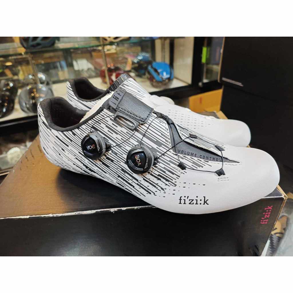 รองเท้า FIZIK R1 INFINITO LIMITED GIRO 2020