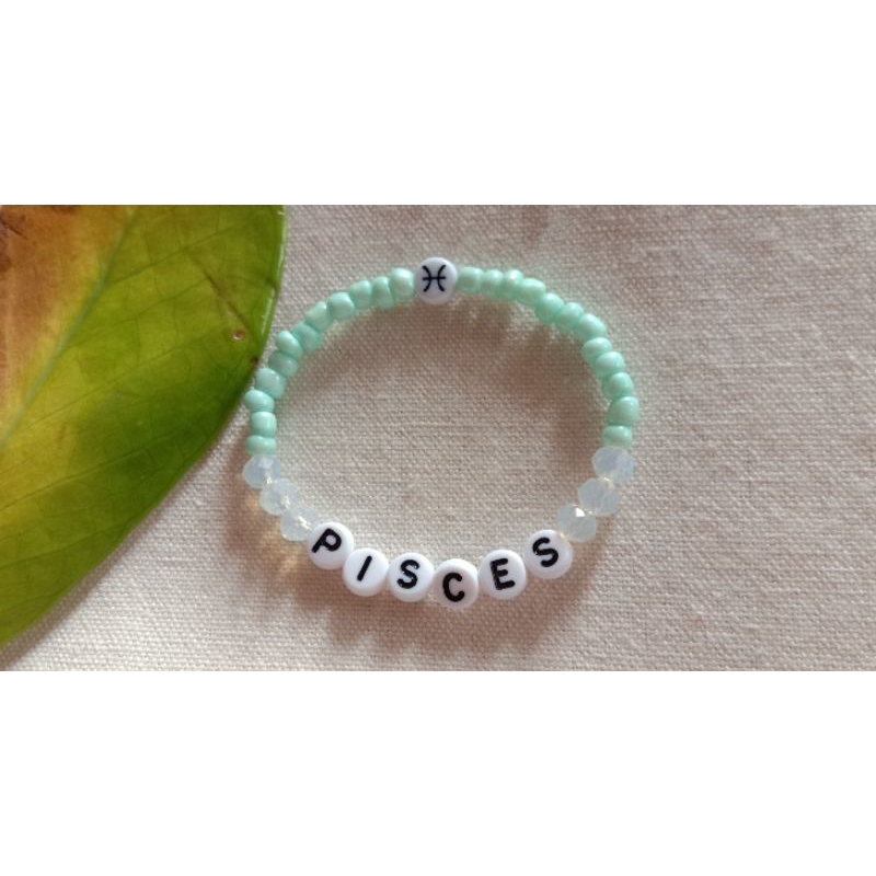 สร้อยข้อมือลูกปัด12 ราศี ร้อยด้วยลูกปัด 4 mm สีประจำราศี และคริสตัล