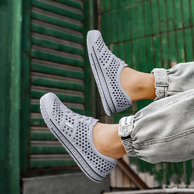 Luckkyshoes สุดคุ้ม รองเท้าแตะผู้ชายแฟชั่น งานสวมทรงสลิปออนแบบใหม่วัสดุใช้เป็นยาง ทนทานสวยดูดีลุยน้ำช่วงหน้าฝนได้เลยไม่ต