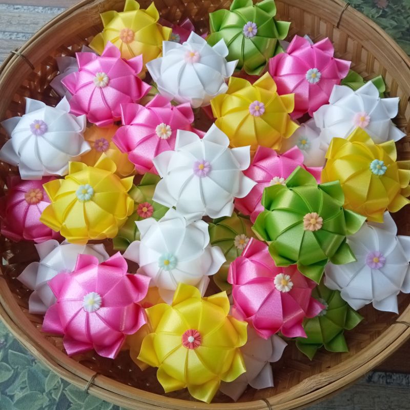 ดอกบัวบาน โปรยทาน ตัวเปล่า คละสี ( 1ขุด 50 ชิ้น 150 บาท )