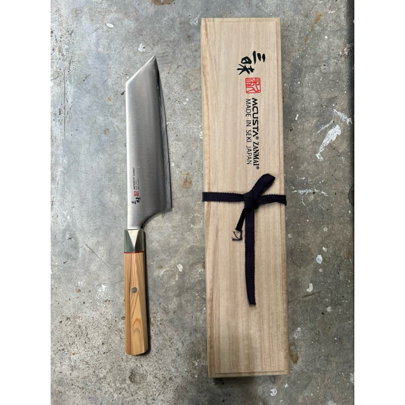 Mcusta Zanmai "Beyond" Aogami Super 180mm Bunka