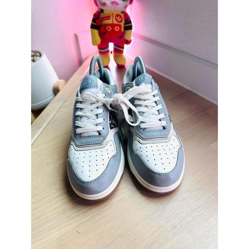 Used รองเท้าผ้าใบ Dior