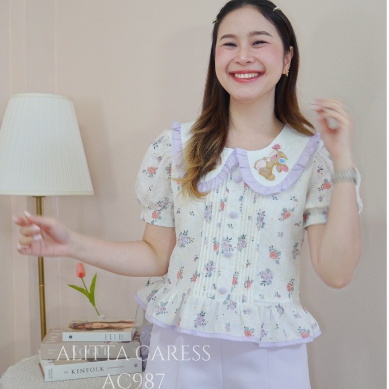 ALITTA CARESS : AC987 เสื้อคอปกขาวเเต่งขอบด้วยระบายม่วง พิมพ์ลายดอก ปกปักน้องกระต่าย