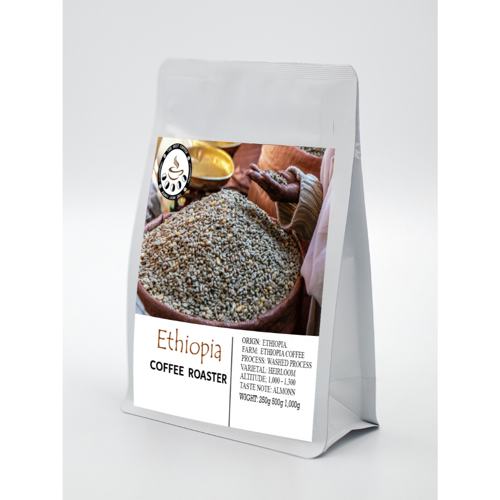 The Best coffee bean เมล็ดกาแฟคั่ว Ethiopia Geisha Natural ถุงขาวชาวบ้านกำลังดูสารกาเเฟ