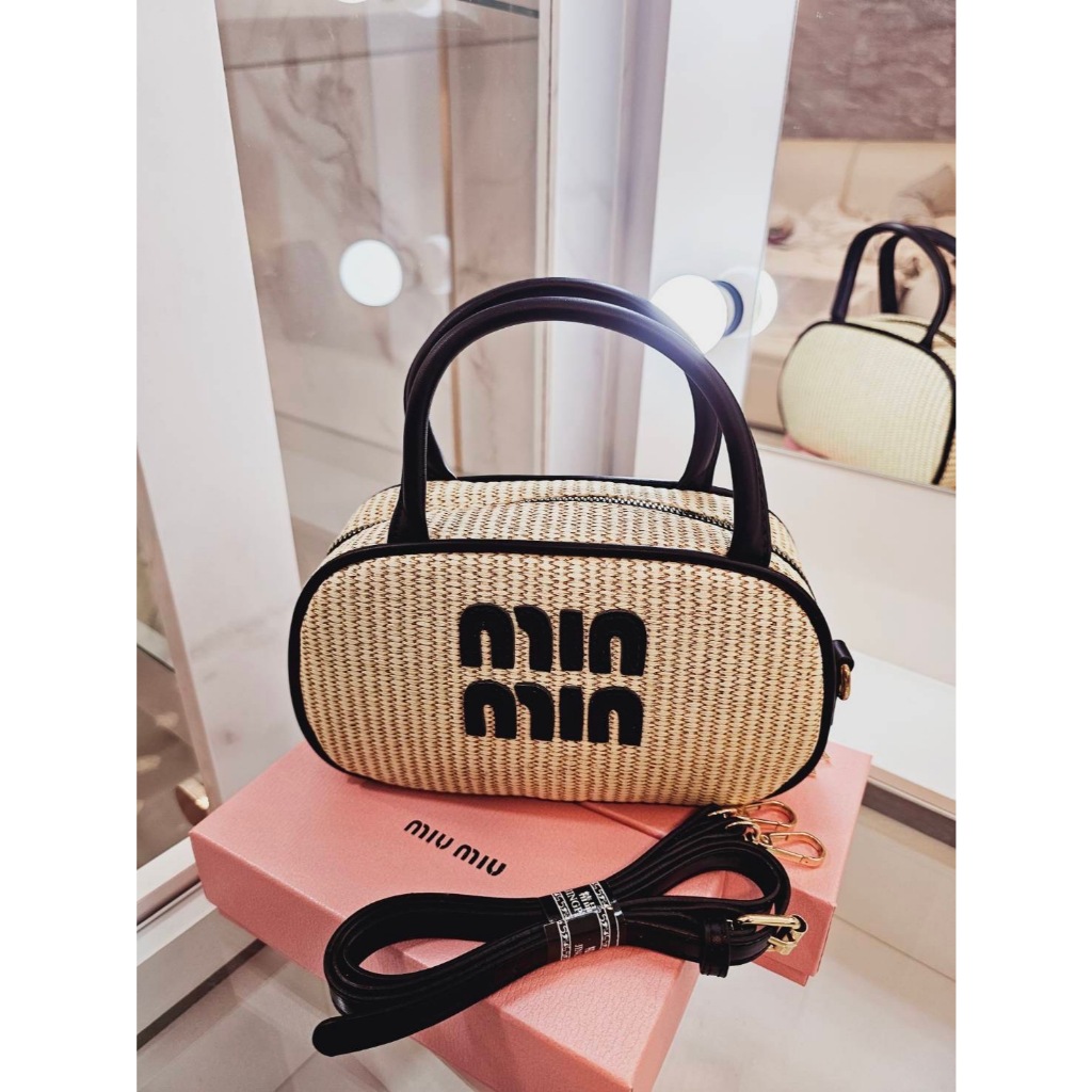 พร้อมส่ง ส่งไว กระเป๋าหนัง MIU ( Black ) พร้อมสายยาว