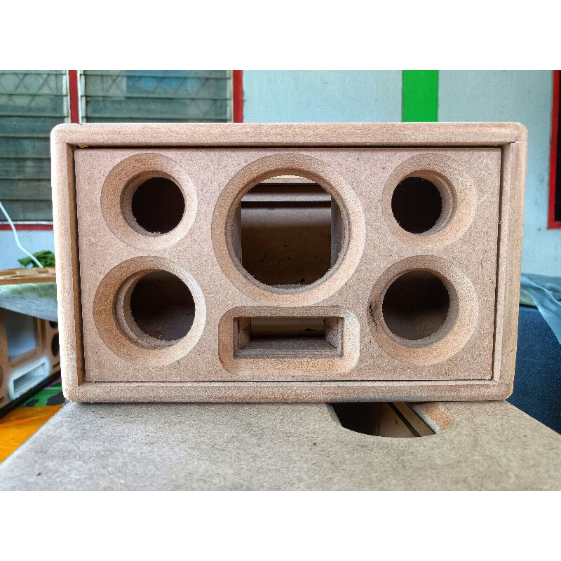 ลำโพงบลูทูธ DIY 4นิ้วหน้าเปิด (งานดิบ) ซับ 4" กลาง2" 2 ดอก แหลม 1.5" 2 ดอก  เพลทขนาด 18×5 ซม. ขนาดตู้ 27.5×22×17 ซม.