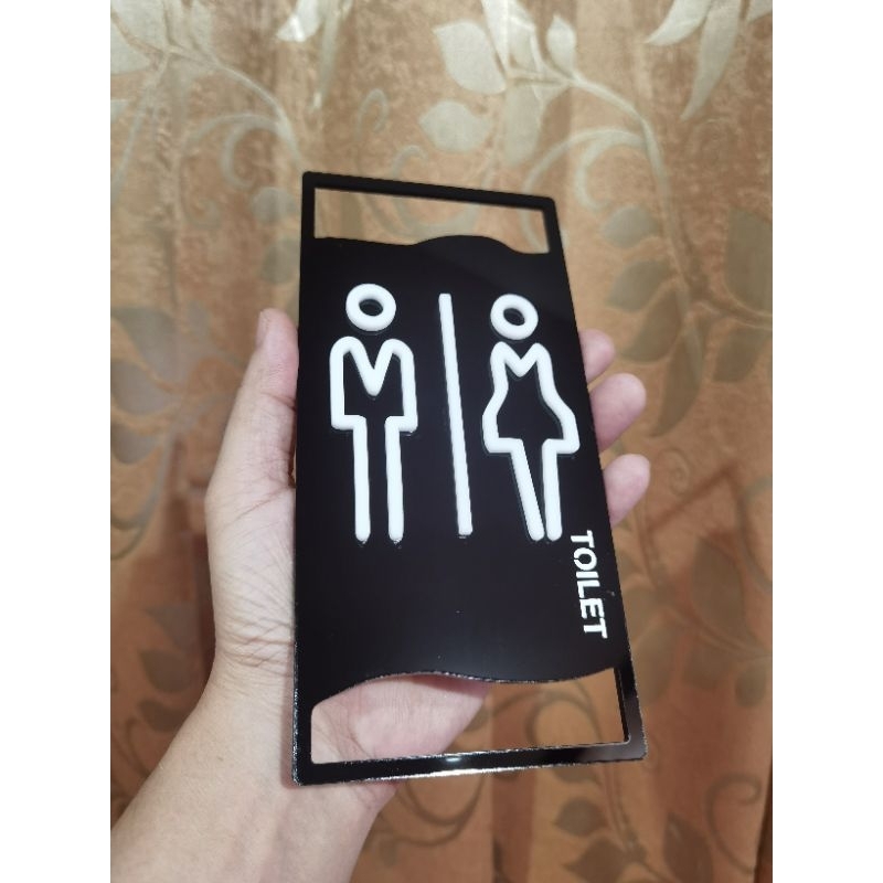ป้ายห้องน้ำ​ชาย​หญิงอะคริ​ลิก​พื้นดำอักษร​นูนขาว9.5x19.8​cm.
