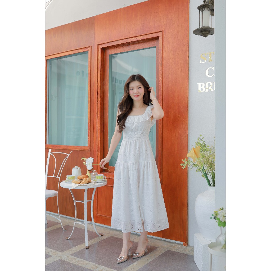 Romi"Oil" J342 ชุดเดรสสีขาว (แขนกุดผ้าฉลุ) (ไม่เว้าหลัง)