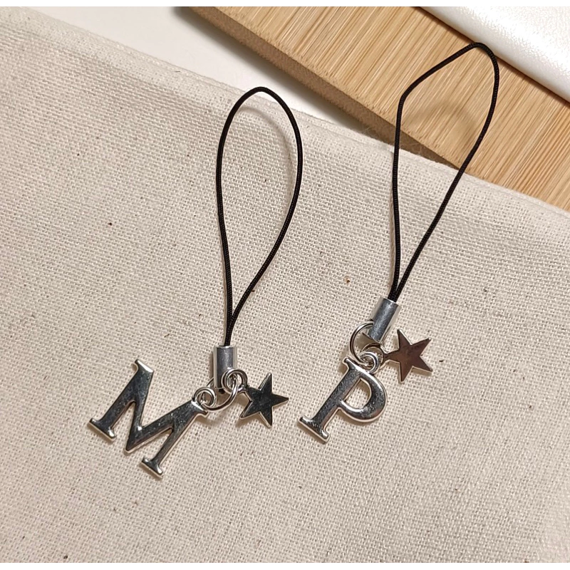 keyring alphabet ♡ พวงกุญแจห้อยโทรศัพท์ ตัวอักษร A-Z